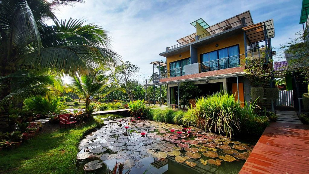 River CoCo ที่พักอัมพวา รีสอร์ทอัมพวา : ห้องริมคลองตึกสี Deluxe pool