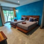 River CoCo ที่พักอัมพวา รีสอร์ทอัมพวา : ห้องริมคลองตึกสี Deluxe pool