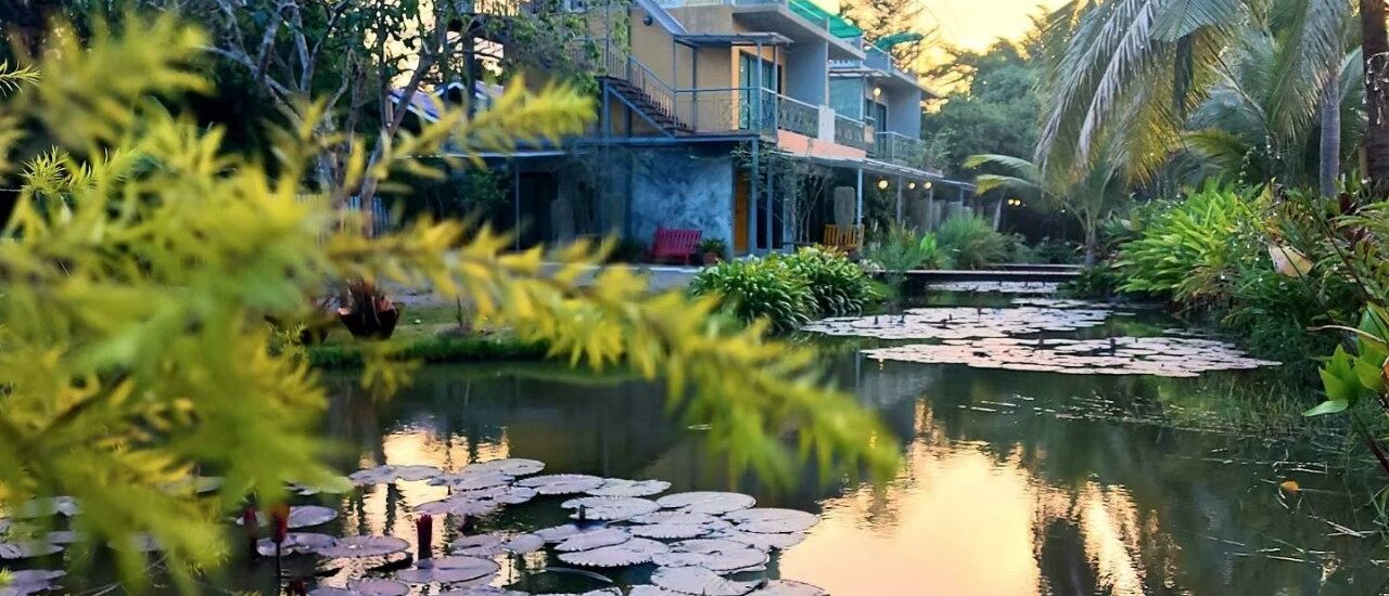 บ้านพักอัมพวา ตึกดาดฟ้าสไตล์มินิมอล|Rooftop color minimal 